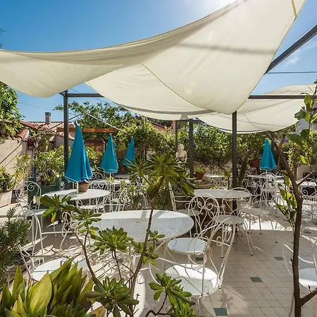 Hotel Restaurant - Villa Les Sirenes